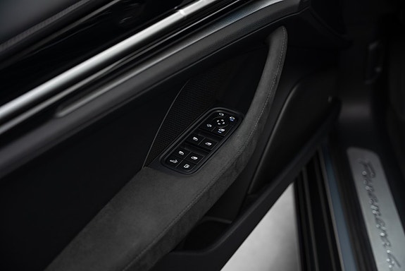 Porsche Panamera 4S 13 of 25