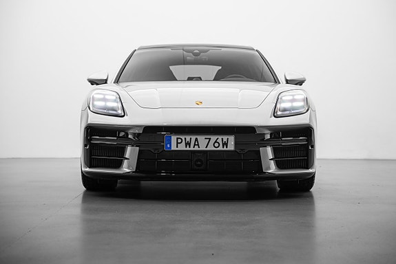 Porsche Panamera 4S 4 of 5