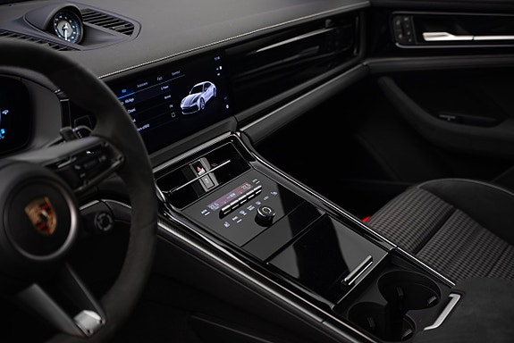 Porsche Panamera 4S 10 of 25
