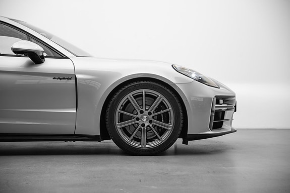 Porsche Panamera 4S 18 of 25