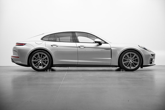 Porsche Panamera 4S 3 of 5
