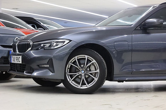 BMW 330e 5 of 22