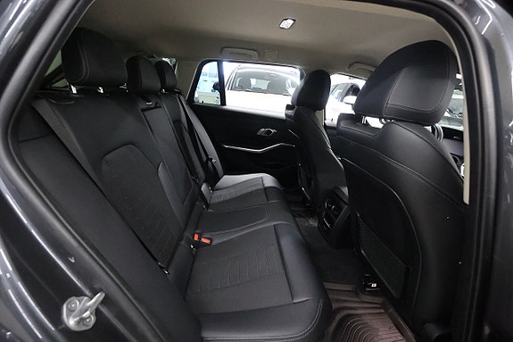 BMW 330e 13 of 21
