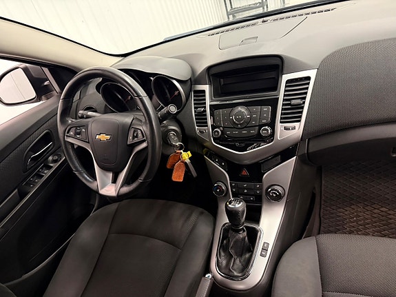 Chevrolet Cruze 10 of 21