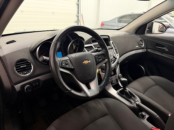 Chevrolet Cruze 15 of 21