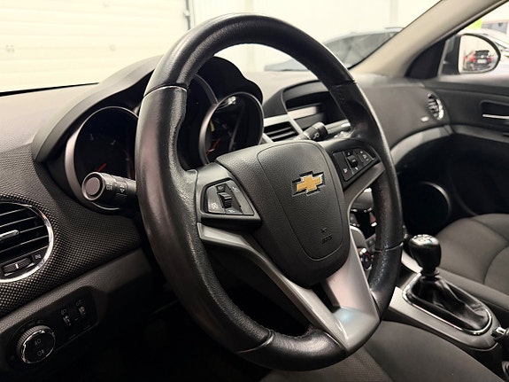 Chevrolet Cruze 16 of 21