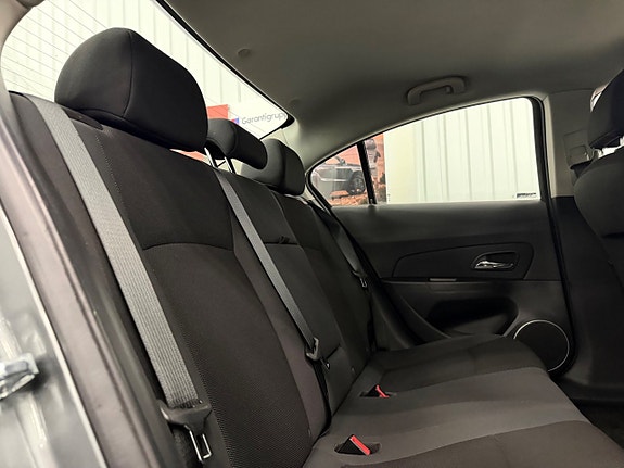 Chevrolet Cruze 11 of 21