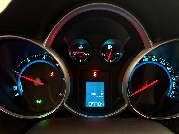 Chevrolet Cruze 18 of 21