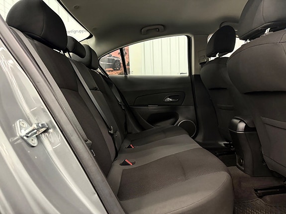 Chevrolet Cruze 12 of 21