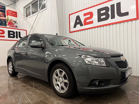 Chevrolet Cruze 2 of 5