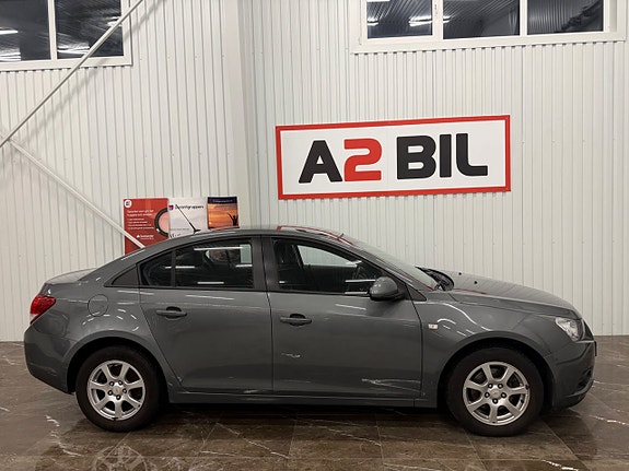 Chevrolet Cruze 3 of 5