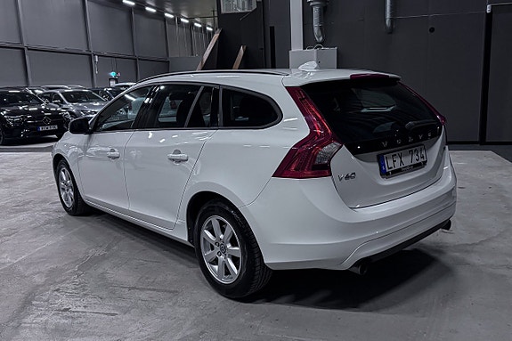 Volvo V60 4 of 5
