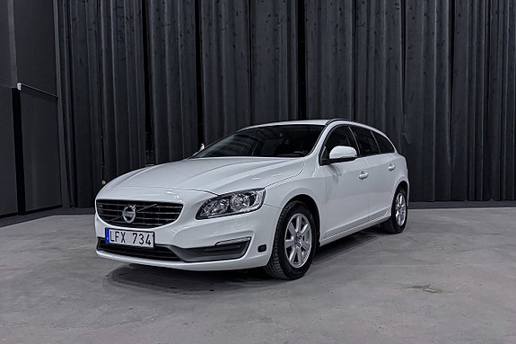 Volvo V60 2 of 5