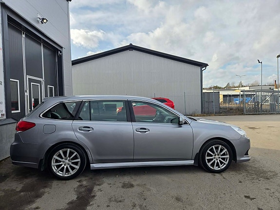 Subaru Legacy 4 of 11