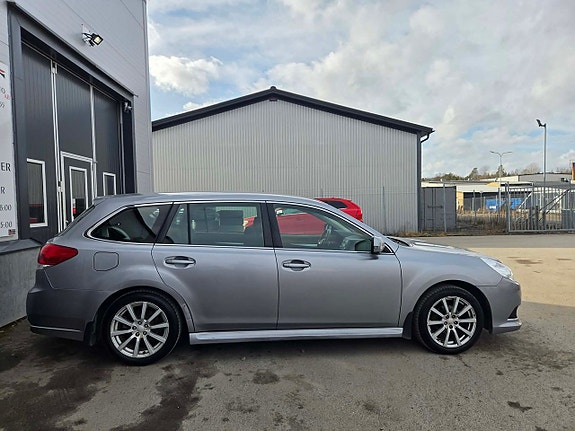 Subaru Legacy 10 of 11
