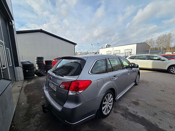 Subaru Legacy 9 of 11