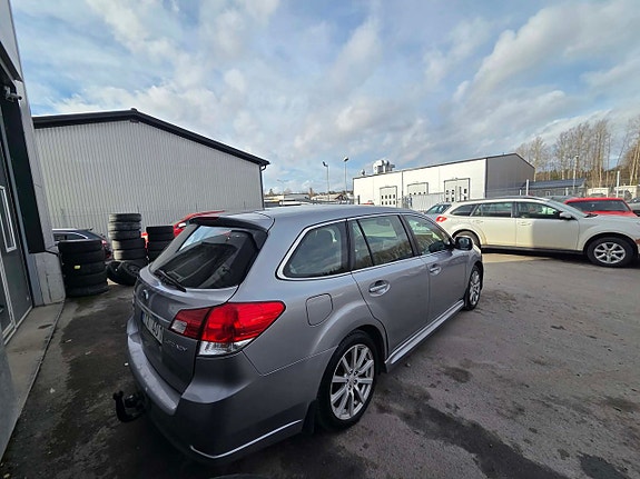 Subaru Legacy 5 of 11