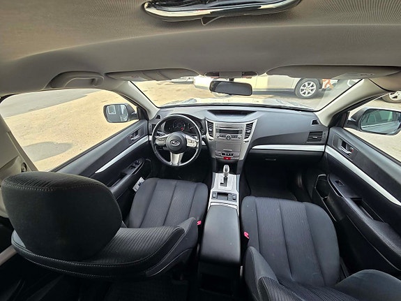Subaru Legacy 7 of 11