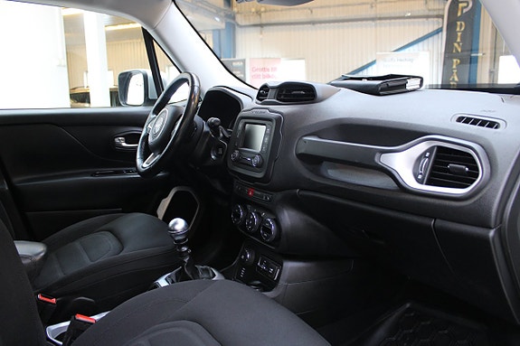 Jeep Renegade 9 of 12