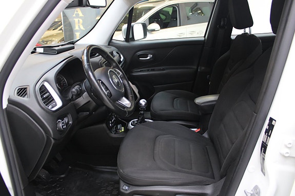Jeep Renegade 6 of 12