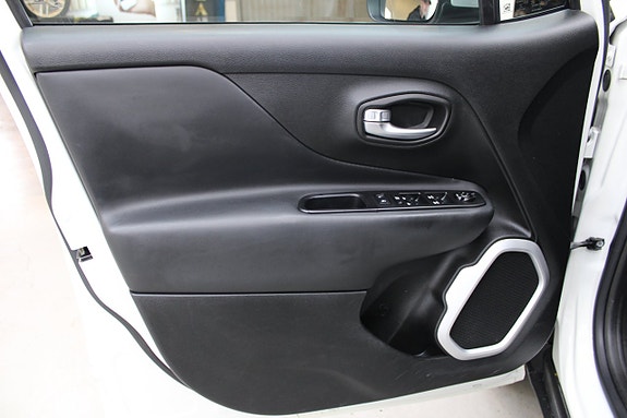 Jeep Renegade 7 of 12