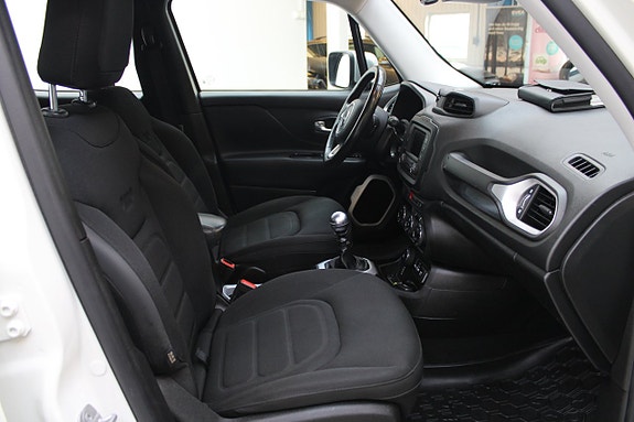 Jeep Renegade 8 of 12