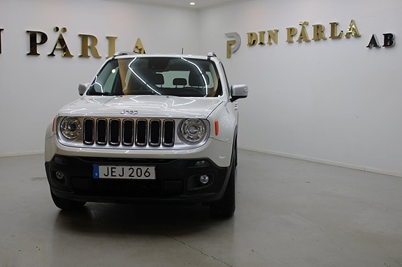 Jeep Renegade 3 of 12