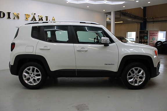 Jeep Renegade 4 of 12