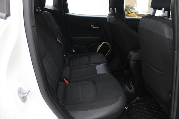 Jeep Renegade 12 of 12
