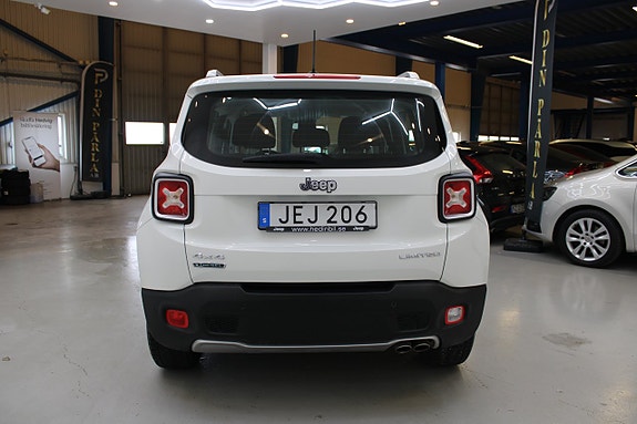 Jeep Renegade 5 of 12