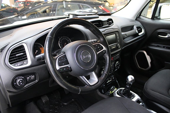 Jeep Renegade 10 of 12