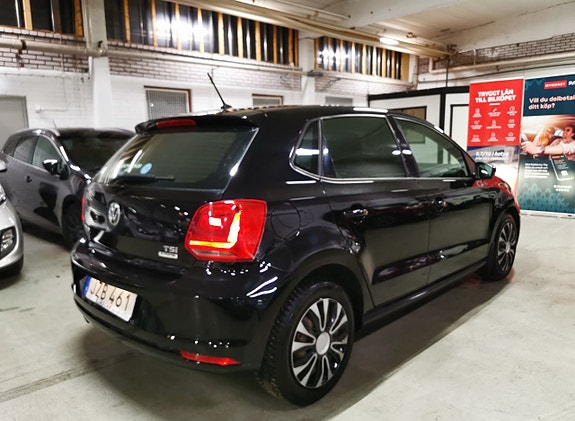 Volkswagen Polo 2 of 5
