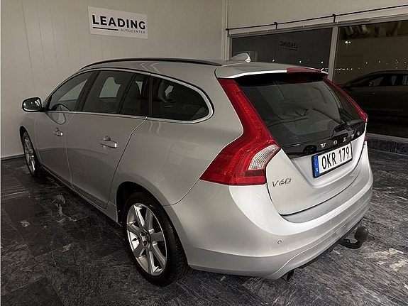 Volvo V60 2 of 5