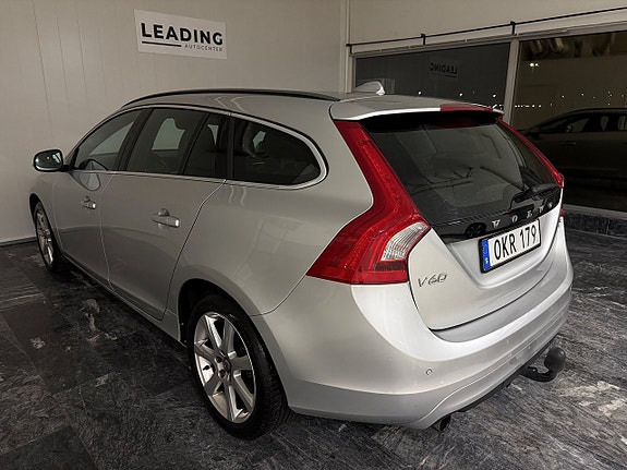 Volvo V60 2 of 23