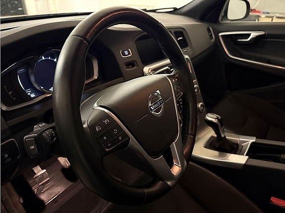 Volvo V60 4 of 5