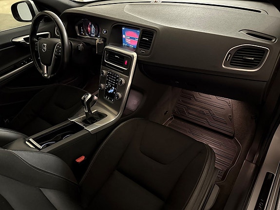 Volvo V60 9 of 23