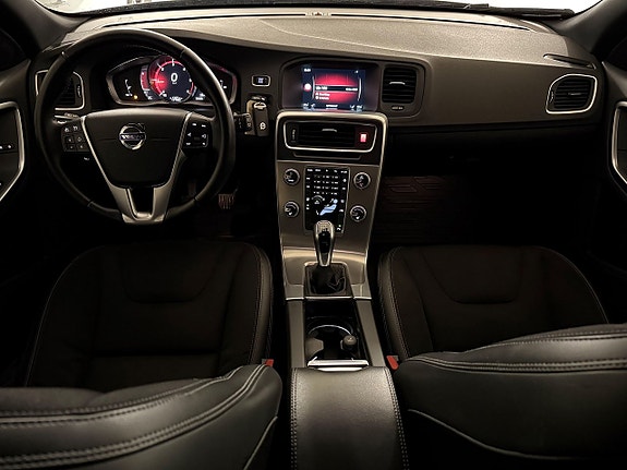 Volvo V60 11 of 23