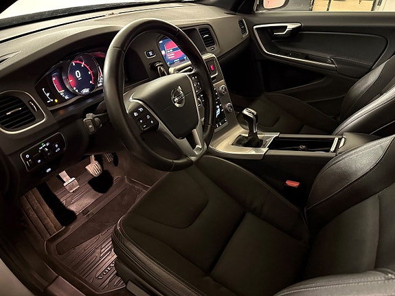 Volvo V60 8 of 23