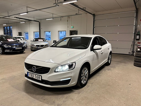 Volvo S60 4 of 5