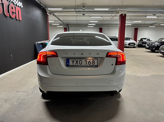 Volvo S60 2 of 5