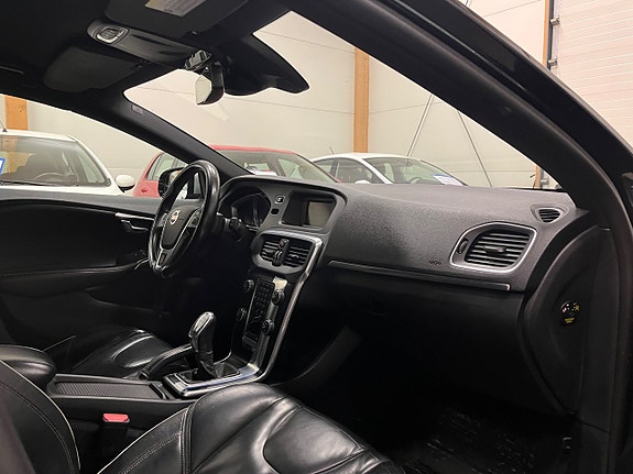 Volvo V40 9 of 16