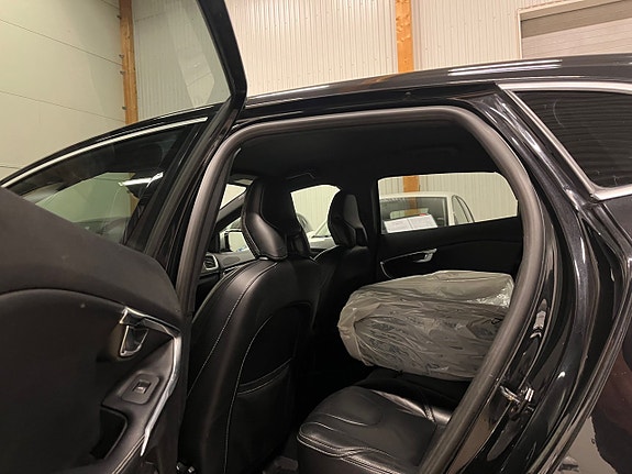 Volvo V40 10 of 16