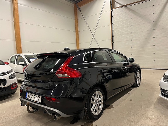Volvo V40 3 of 5