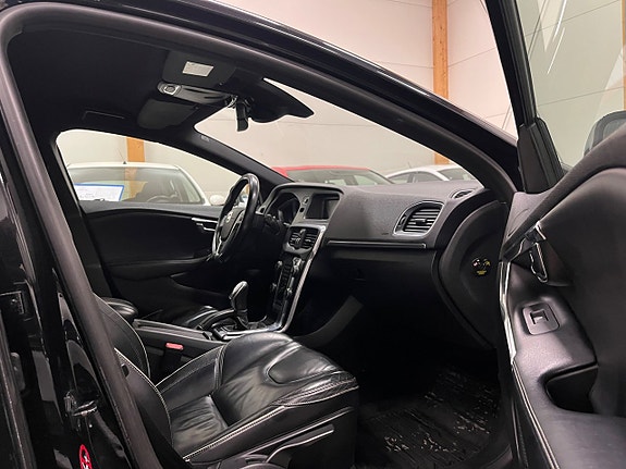 Volvo V40 8 of 16