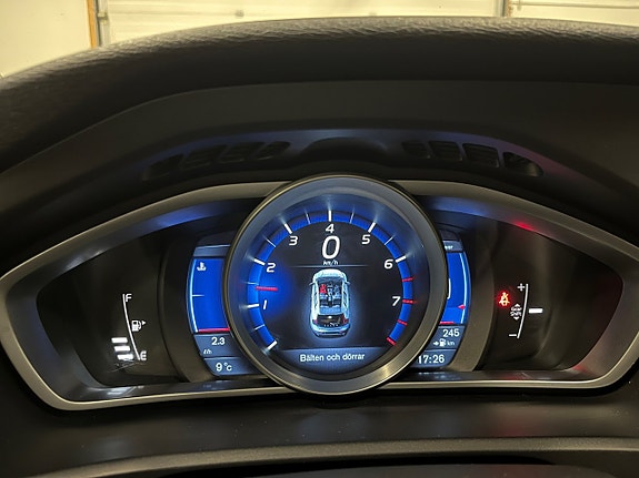 Volvo V40 14 of 16
