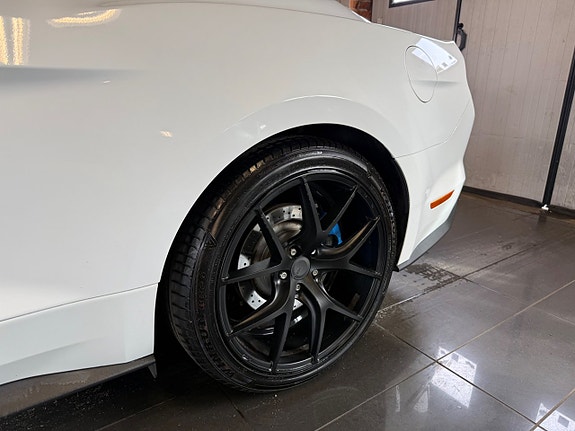 Ford Mustang 17 of 27