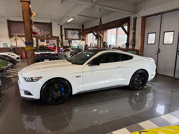 Ford Mustang 2 of 5