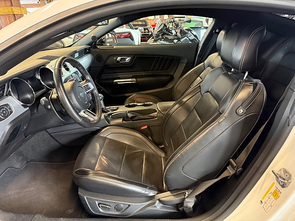 Ford Mustang 19 of 27