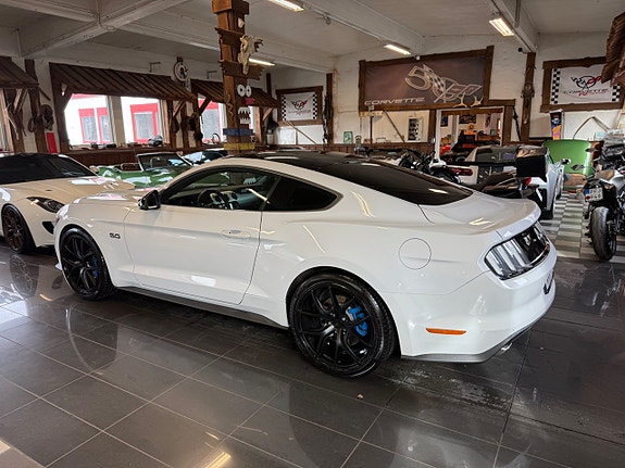 Ford Mustang 6 of 27