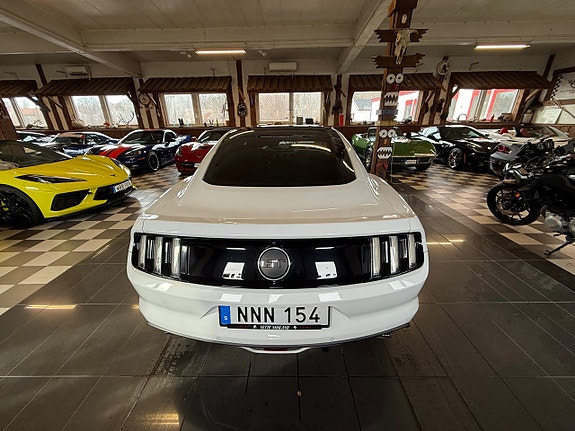 Ford Mustang 8 of 27